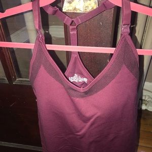 Gillian & O’Malley maroon athletic nursing tank